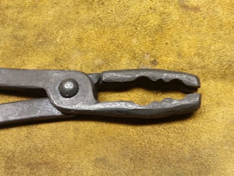 Short Nose Scrolling Forge Tongs 12 Reins